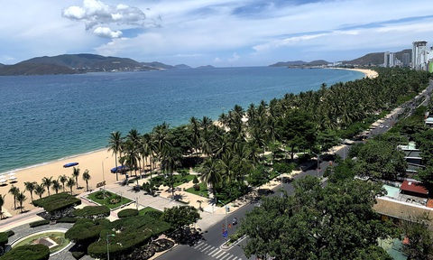 Du lịch biển hút khách vào mùa hè - Ảnh 1. Du lịch biển hút khách vào mùa hè - Ảnh 1.