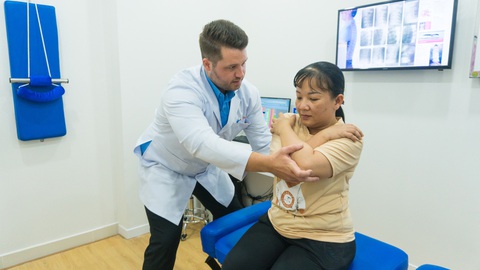 Chiropractor - bác sĩ chuyên khoa trị liệu thần kinh cột sống: Họ là ai? - Ảnh 2. Chiropractor - bác sĩ chuyên khoa trị liệu thần kinh cột sống: Họ là ai? - Ảnh 2.
