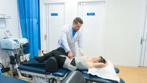 Chiropractor - bác sĩ chuyên khoa trị liệu thần kinh cột sống: Họ là ai? - Ảnh 4. Chiropractor - bác sĩ chuyên khoa trị liệu thần kinh cột sống: Họ là ai? - Ảnh 4.
