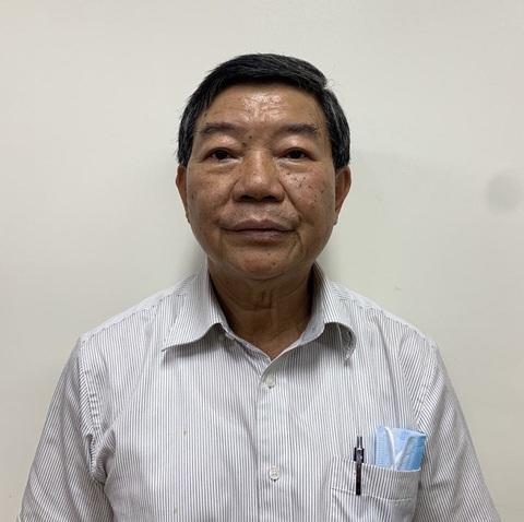 Nguyên giám đốc Bệnh viện Bạch Mai nâng giá thiết bị gây thiệt hại hơn 10 tỉ cho người bệnh - Ảnh 2. Nguyên giám đốc Bệnh viện Bạch Mai nâng giá thiết bị gây thiệt hại hơn 10 tỉ cho người bệnh - Ảnh 2.