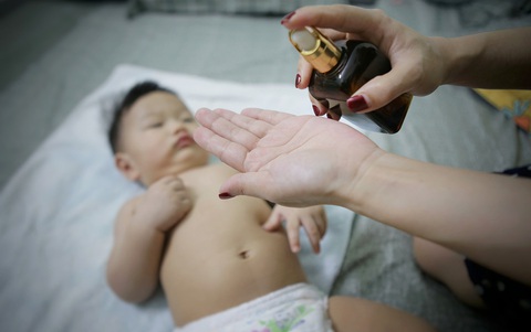 Xông tinh dầu, coi chừng ngộ độc - Ảnh 3. Xông tinh dầu, coi chừng ngộ độc - Ảnh 3.