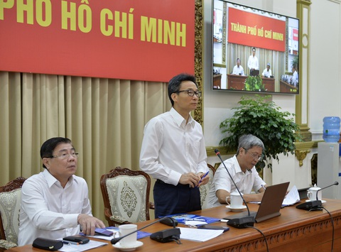 TP.HCM đề xuất chủ động mua vắc xin COVID-19 tiêm phòng cho dân - Ảnh 1. TP.HCM đề xuất chủ động mua vắc xin COVID-19 tiêm phòng cho dân - Ảnh 1.