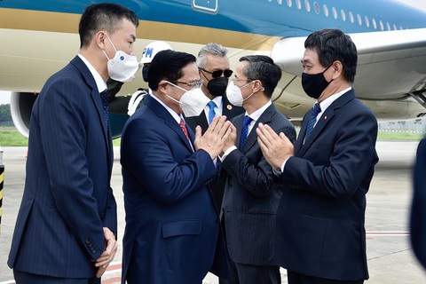 Thủ tướng Phạm Minh Chính tới Indonesia, bắt đầu chuyến công tác nước ngoài đầu tiên - Ảnh 1. Thủ tướng Phạm Minh Chính tới Indonesia, bắt đầu chuyến công tác nước ngoài đầu tiên - Ảnh 1.