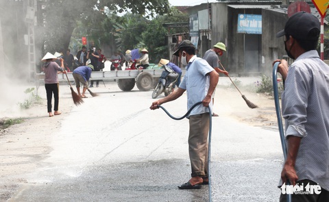Dân ngộp thở vì bụi mù mịt từ ba mỏ đá hoạt động ngày đêm - Ảnh 5. Dân ngộp thở vì bụi mù mịt từ ba mỏ đá hoạt động ngày đêm - Ảnh 5.