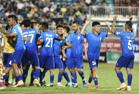 Vòng loại Cúp quốc gia 2021: Hú vía cho thầy trò HLV Kiatisak - Ảnh 3. Vòng loại Cúp quốc gia 2021: Hú vía cho thầy trò HLV Kiatisak - Ảnh 3.