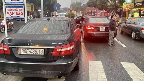 Từ vụ 2 xe Mercedes trùng biển số chạm mặt lòi ra 5 xe sang lậu - Ảnh 2. Từ vụ 2 xe Mercedes trùng biển số chạm mặt lòi ra 5 xe sang lậu - Ảnh 2.
