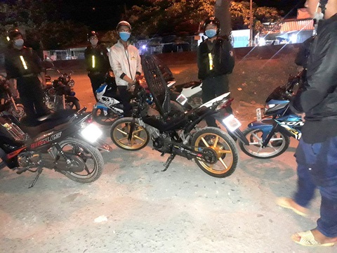 Quái xế thừa nhận đua xe nhưng vẫn khó khởi tố, vì sao? - Ảnh 1. Quái xế thừa nhận đua xe nhưng vẫn khó khởi tố, vì sao? - Ảnh 1.