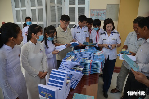Nhiều hoạt động Nghĩa tình biên giới, biển đảo của cảnh sát biển Việt Nam - Ảnh 3. Nhiều hoạt động Nghĩa tình biên giới, biển đảo của cảnh sát biển Việt Nam - Ảnh 3.