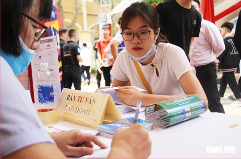 Hà Nội tổ chức phiên giao dịch việc làm: Gần 1.000 việc làm cho học sinh, sinh viên - Ảnh 1. Hà Nội tổ chức phiên giao dịch việc làm: Gần 1.000 việc làm cho học sinh, sinh viên - Ảnh 1.