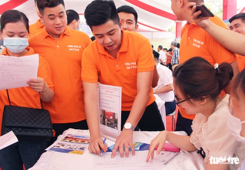 Hà Nội tổ chức phiên giao dịch việc làm: Gần 1.000 việc làm cho học sinh, sinh viên - Ảnh 3. Hà Nội tổ chức phiên giao dịch việc làm: Gần 1.000 việc làm cho học sinh, sinh viên - Ảnh 3.