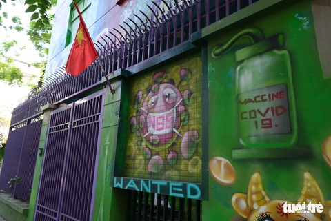Biệt thự graffiti phòng chống COVID-19 ở Hà Nội khiến người đi qua khoái chí - Ảnh 1. Biệt thự graffiti phòng chống COVID-19 ở Hà Nội khiến người đi qua khoái chí - Ảnh 1.