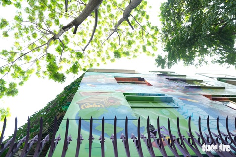 Biệt thự graffiti phòng chống COVID-19 ở Hà Nội khiến người đi qua khoái chí - Ảnh 6. Biệt thự graffiti phòng chống COVID-19 ở Hà Nội khiến người đi qua khoái chí - Ảnh 6.