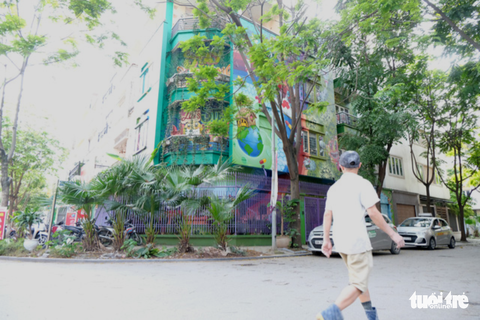 Biệt thự graffiti phòng chống COVID-19 ở Hà Nội khiến người đi qua khoái chí - Ảnh 3. Biệt thự graffiti phòng chống COVID-19 ở Hà Nội khiến người đi qua khoái chí - Ảnh 3.