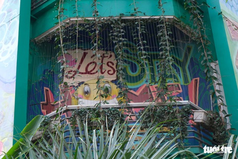 Biệt thự graffiti phòng chống COVID-19 ở Hà Nội khiến người đi qua khoái chí - Ảnh 2. Biệt thự graffiti phòng chống COVID-19 ở Hà Nội khiến người đi qua khoái chí - Ảnh 2.