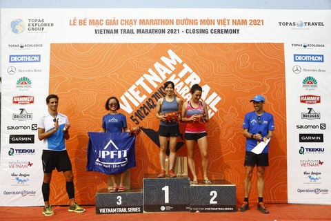Cô gái đến từ Sa Pa bất ngờ vô địch cự ly 70km tại Vietnam Trail Marathon 2021 - Ảnh 1. Cô gái đến từ Sa Pa bất ngờ vô địch cự ly 70km tại Vietnam Trail Marathon 2021 - Ảnh 1.