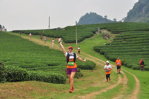 Cô gái đến từ Sa Pa bất ngờ vô địch cự ly 70km tại Vietnam Trail Marathon 2021 - Ảnh 2. Cô gái đến từ Sa Pa bất ngờ vô địch cự ly 70km tại Vietnam Trail Marathon 2021 - Ảnh 2.