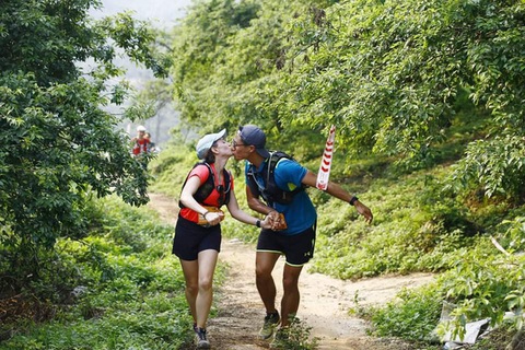 Cô gái đến từ Sa Pa bất ngờ vô địch cự ly 70km tại Vietnam Trail Marathon 2021 - Ảnh 3. Cô gái đến từ Sa Pa bất ngờ vô địch cự ly 70km tại Vietnam Trail Marathon 2021 - Ảnh 3.