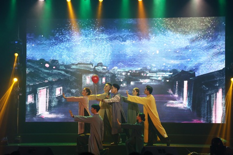 Như chờ từng giấc mơ: Đêm nhạc của những người trẻ yêu và hát nhạc Trần Tiến - Ảnh 2. Như chờ từng giấc mơ: Đêm nhạc của những người trẻ yêu và hát nhạc Trần Tiến - Ảnh 2.