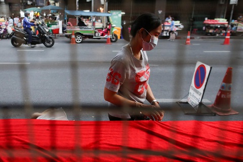 Bangkok thuộc vùng đỏ, Thái Lan đóng cửa 31 loại hình kinh doanh ở thủ đô - Ảnh 1. Bangkok thuộc vùng đỏ, Thái Lan đóng cửa 31 loại hình kinh doanh ở thủ đô - Ảnh 1.