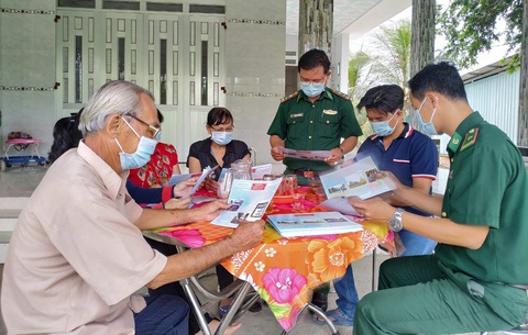 Ngày đêm bám chốt, giữ lá chắn chống dịch ở biên giới Tây Nam - Ảnh 8. Ngày đêm bám chốt, giữ lá chắn chống dịch ở biên giới Tây Nam - Ảnh 8.