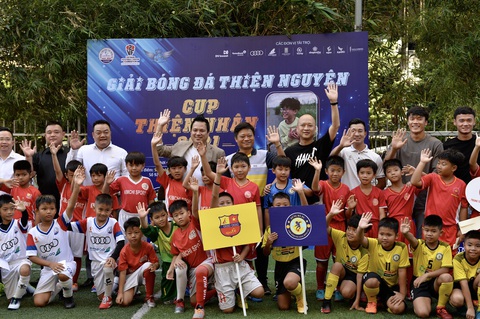 Hàng trăm cầu thủ U9 ra sân vì những người bạn - Ảnh 8. Hàng trăm cầu thủ U9 ra sân vì những người bạn - Ảnh 8.