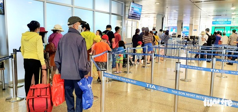 Khách đi lại Tân Sơn Nhất thông thoáng, nhưng cần lưu ý khai báo y tế thế nào? - Ảnh 3. Khách đi lại Tân Sơn Nhất thông thoáng, nhưng cần lưu ý khai báo y tế thế nào? - Ảnh 3.