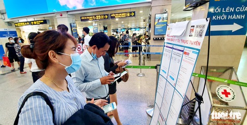 Khách đi lại Tân Sơn Nhất thông thoáng, nhưng cần lưu ý khai báo y tế thế nào? - Ảnh 5. Khách đi lại Tân Sơn Nhất thông thoáng, nhưng cần lưu ý khai báo y tế thế nào? - Ảnh 5.