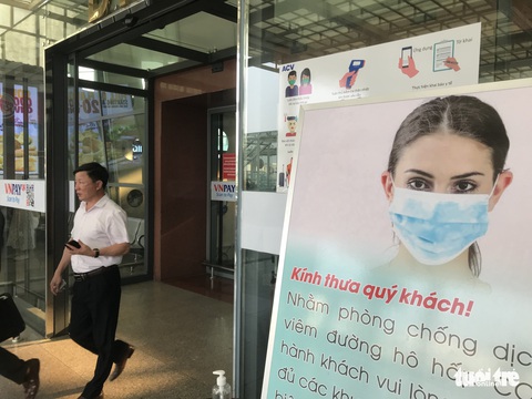 Đà Nẵng vẫn còn nhiều người quên mang khẩu trang nơi công cộng - Ảnh 2. Đà Nẵng vẫn còn nhiều người quên mang khẩu trang nơi công cộng - Ảnh 2.