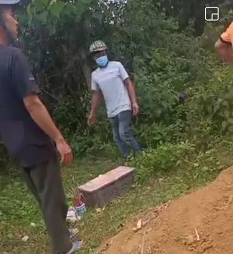 Phát hiện thi thể bé trai sơ sinh trôi trên sông - Ảnh 1. Phát hiện thi thể bé trai sơ sinh trôi trên sông - Ảnh 1.