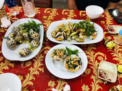 Kiểm tra nhà hàng bị khách tố bán ốc hương 1,8 triệu đồng/kg - Ảnh 1. Kiểm tra nhà hàng bị khách tố bán ốc hương 1,8 triệu đồng/kg - Ảnh 1.
