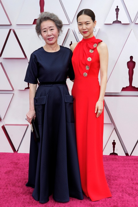 Thảm đỏ Oscar 2021 vẫn hào nhoáng mặc COVID-19 - Ảnh 8. Thảm đỏ Oscar 2021 vẫn hào nhoáng mặc COVID-19 - Ảnh 8.