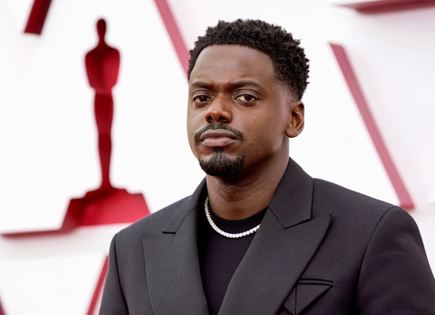 Thảm đỏ Oscar 2021 vẫn hào nhoáng mặc COVID-19 - Ảnh 9. Thảm đỏ Oscar 2021 vẫn hào nhoáng mặc COVID-19 - Ảnh 9.