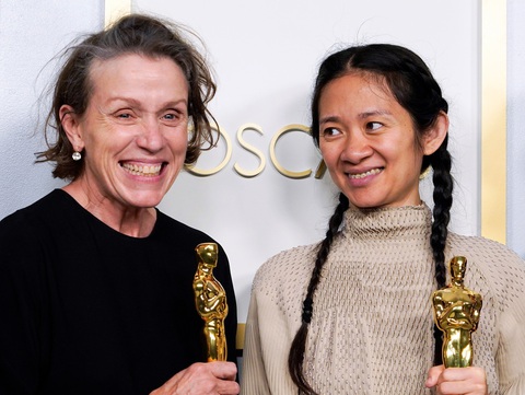 Oscar 2021: Nomadland giành 3 tượng vàng cho phim, đạo diễn và nữ chính xuất sắc - Ảnh 1. Oscar 2021: Nomadland giành 3 tượng vàng cho phim, đạo diễn và nữ chính xuất sắc - Ảnh 1.