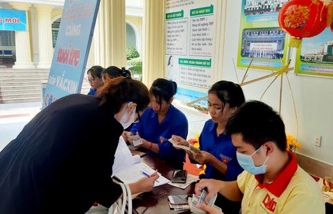 ĐH Nam Cần Thơ trao 150 triệu đồng Cùng Tuổi Trẻ góp vắc xin COVID-19 - Ảnh 3. ĐH Nam Cần Thơ trao 150 triệu đồng Cùng Tuổi Trẻ góp vắc xin COVID-19 - Ảnh 3.