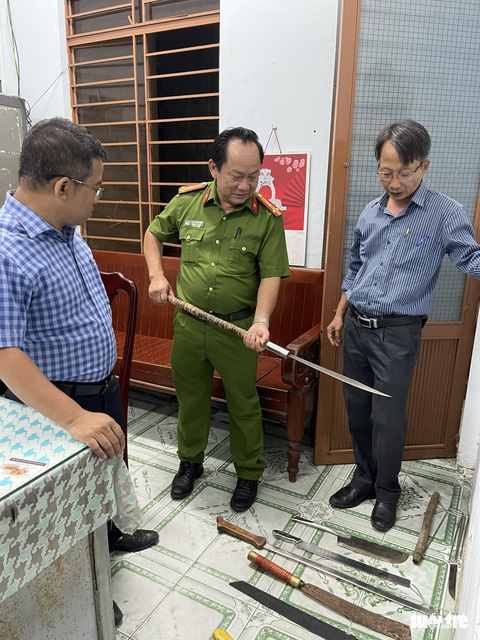 Đà Nẵng: Truy bắt hai băng nhóm côn đồ hỗn chiến náo loạn đường phố - Ảnh 2. Đà Nẵng: Truy bắt hai băng nhóm côn đồ hỗn chiến náo loạn đường phố - Ảnh 2.