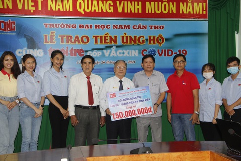 ĐH Nam Cần Thơ trao 150 triệu đồng Cùng Tuổi Trẻ góp vắc xin COVID-19 - Ảnh 1. ĐH Nam Cần Thơ trao 150 triệu đồng Cùng Tuổi Trẻ góp vắc xin COVID-19 - Ảnh 1.