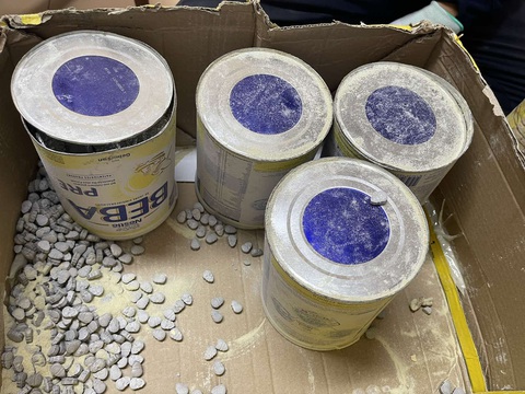 Hàng chục ký ma túy giấu trong các lô quà biếu nhập khẩu - Ảnh 1. Hàng chục ký ma túy giấu trong các lô quà biếu nhập khẩu - Ảnh 1.