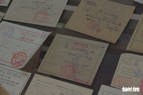 Người sưu tầm hơn 500 thẻ cử tri, có tấm thẻ từ 1946 - Ảnh 3. Người sưu tầm hơn 500 thẻ cử tri, có tấm thẻ từ 1946 - Ảnh 3.