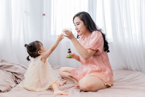 Vì sao nên cho trẻ dùng siro ho cảm khi chớm ho, sổ mũi - Ảnh 1. Vì sao nên cho trẻ dùng siro ho cảm khi chớm ho, sổ mũi - Ảnh 1.