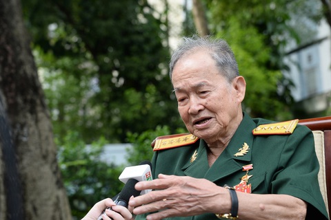 Nhà tình báo Tư Cang hồi ức giờ phút trùng phùng ngày 30-4 sau 28 năm chờ đợi - Ảnh 1. Nhà tình báo Tư Cang hồi ức giờ phút trùng phùng ngày 30-4 sau 28 năm chờ đợi - Ảnh 1.