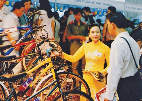 Kiều bào đóng góp cho Đổi mới: Chim Lạc về tổ - Ảnh 4. Kiều bào đóng góp cho Đổi mới: Chim Lạc về tổ - Ảnh 4.