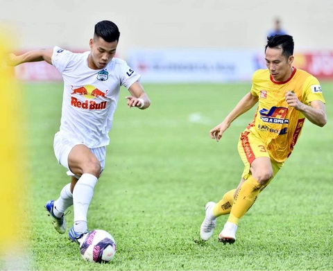 Đánh bại Thanh Hóa, HAGL hơn Viettel 5 điểm - Ảnh 1. Đánh bại Thanh Hóa, HAGL hơn Viettel 5 điểm - Ảnh 1.