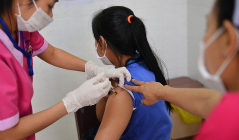 Campuchia tiêm vắc xin cho toàn dân ở Phnom Penh, cả người nước ngoài - Ảnh 1. Campuchia tiêm vắc xin cho toàn dân ở Phnom Penh, cả người nước ngoài - Ảnh 1.