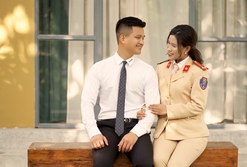 Nữ trung úy CSGT hoãn cưới để phòng, chống dịch COVID-19 - Ảnh 1. Nữ trung úy CSGT hoãn cưới để phòng, chống dịch COVID-19 - Ảnh 1.