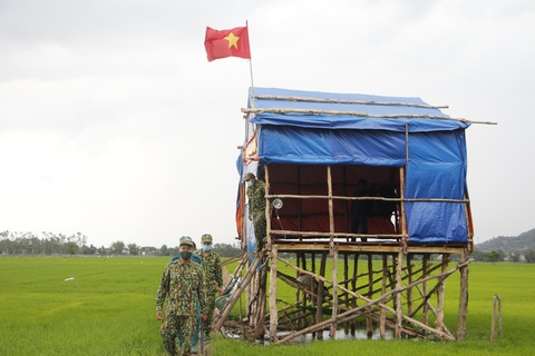 Người canh biên giới Tây Nam: Đêm nay anh em ta thức trắng - Ảnh 3. Người canh biên giới Tây Nam: Đêm nay anh em ta thức trắng - Ảnh 3.