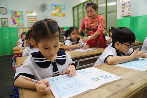 Giảm áp lực cho giáo viên - Ảnh 1. Giảm áp lực cho giáo viên - Ảnh 1.