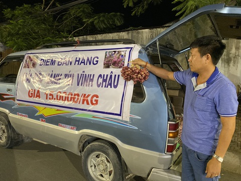50.000 tấn hành tím Vĩnh Châu ứ đọng, 10 ngày giải cứu được 315 tấn với giá 15.000 đồng/kg - Ảnh 2. 50.000 tấn hành tím Vĩnh Châu ứ đọng, 10 ngày giải cứu được 315 tấn với giá 15.000 đồng/kg - Ảnh 2.