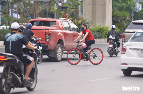 Điểm quay đầu xe bất hợp lý, sinh viên đi ngược chiều nườm nượp - Ảnh 3. Điểm quay đầu xe bất hợp lý, sinh viên đi ngược chiều nườm nượp - Ảnh 3.