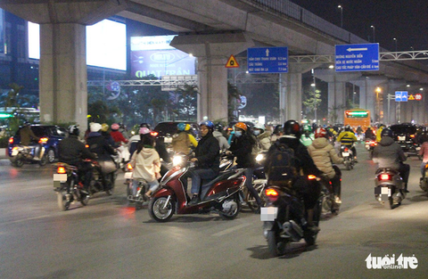 Điểm quay đầu xe bất hợp lý, sinh viên đi ngược chiều nườm nượp - Ảnh 9. Điểm quay đầu xe bất hợp lý, sinh viên đi ngược chiều nườm nượp - Ảnh 9.