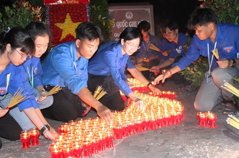 Mừng ngày thống nhất, vọng nhớ các anh! - Ảnh 1. Mừng ngày thống nhất, vọng nhớ các anh! - Ảnh 1.